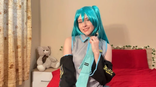 Miku vocaloid pixie azdırıyor - ateşli dildoyla kostüm flört ediyor ve anal seks