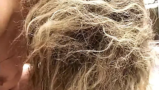 Altea bir porno video yapmak için iki yabancı sikikleri