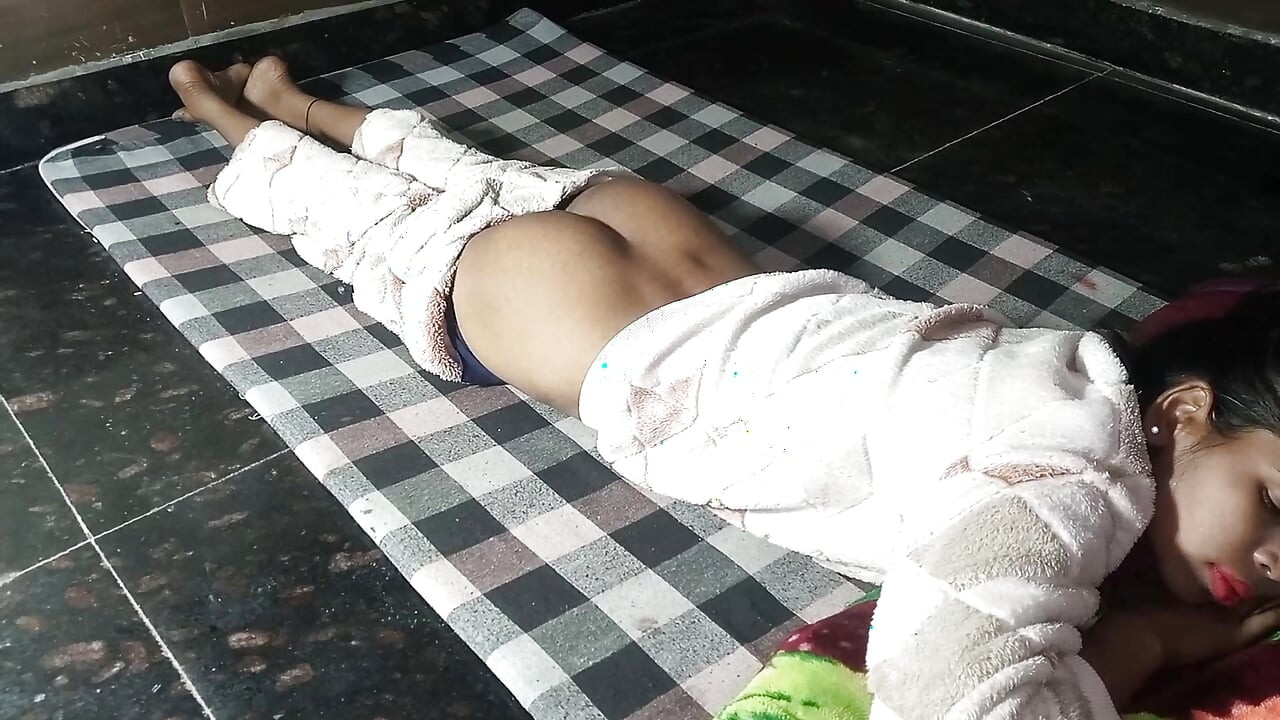 yeni bir kızın bodrumunda