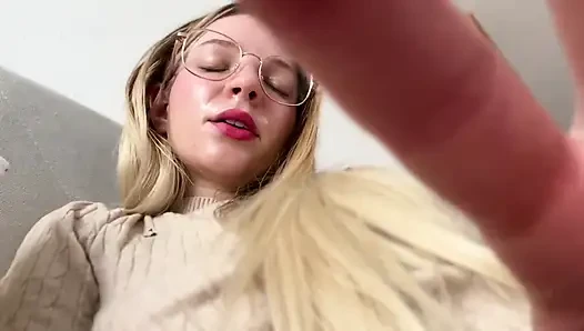 Asmr kız arkadaş seni yatıştırıyor