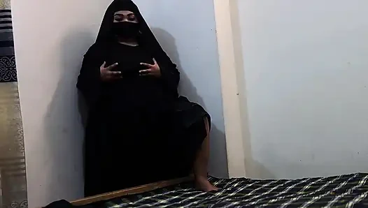 Büyük kalçalı ve göğüslü süper ateşli kız