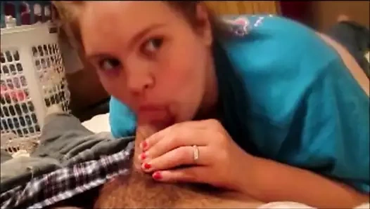 karısı veren kıllı dick adam bir şipşak oral seks &amp; yutmak