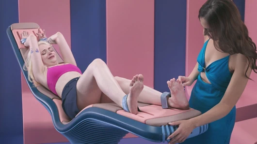 Sfw gıdıklama meydan okuması - sevimli sarışın Amber Kawaii sabina ile ayaklarının gıdıklama sınırlarını test ediyor