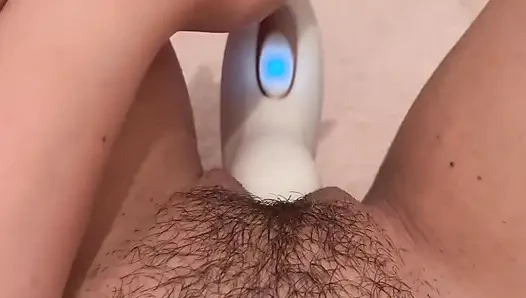 Kıllı amatör tatmin edici ile mastürbasyon yapıyor