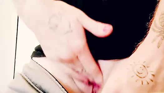 Trans adam mutfakta mastürbasyon yapıyor