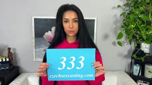 Azgın bir erkek gibi koşarak geldi