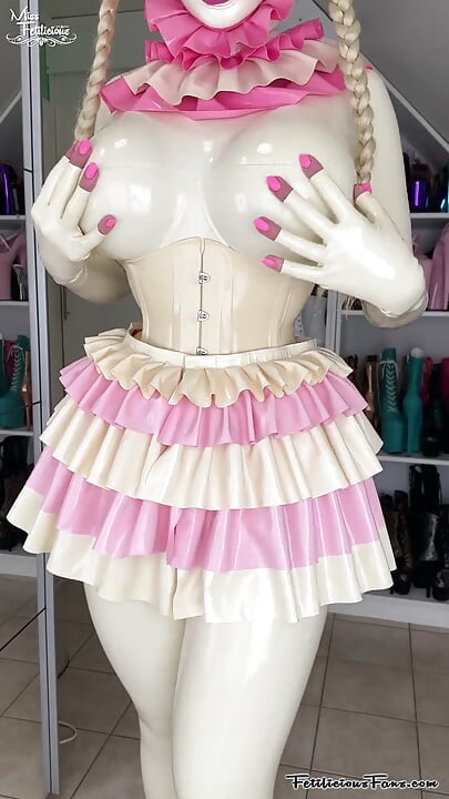 Lateks barbie bebek kıyafeti içinde bayan fetilicious