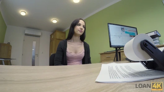 Kredi4k. esmer bebek dövme açmak için anal seks için hazır