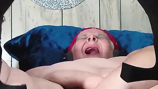 Çizmeli fahişe döl çekiyor