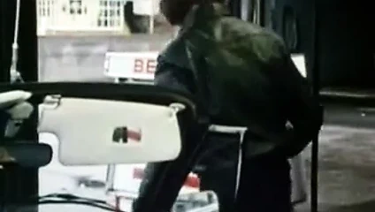 Benzin istasyonundan iki