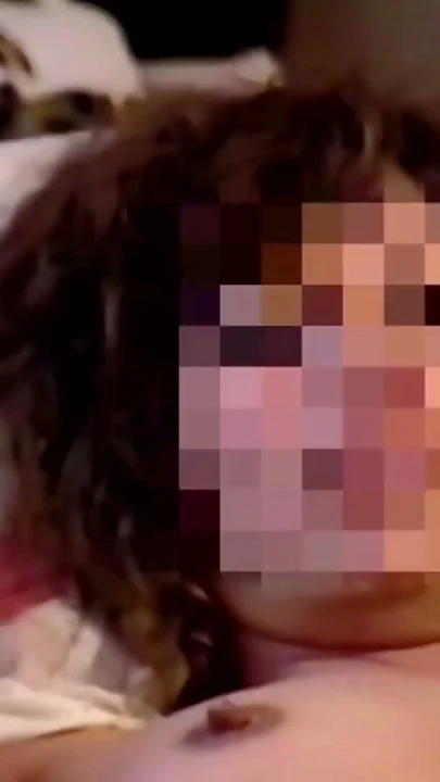 Üvey kardeşimle ilk anal seksimin tam videosu geldi, içeri girdi ve çok acıttı | Klip 3