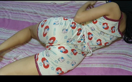 Güzel kız net ses ile sikiliyor