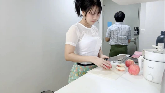 Gerçek çiftin içine boşalıyor ev yapımı sert sikiş