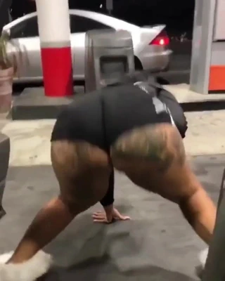 Benzin istasyonu twerk 3