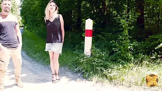 Güzel sarışın Lucile erkeğinin yarağını seviyor