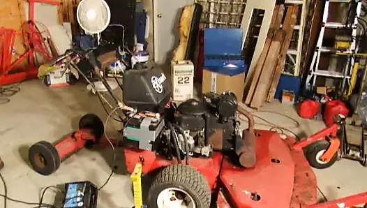 Bir exmark biçme makinesinde bir gar ve vuruş