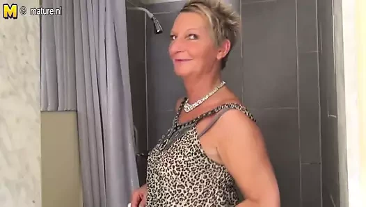 Amatör büyükanne elastik vücut ihtiyaçları bir iyi sikme