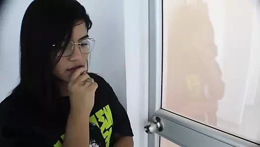 Üvey erkek kardeşimi porno izlerken izliyorum ve azıyorum - bölüm 1