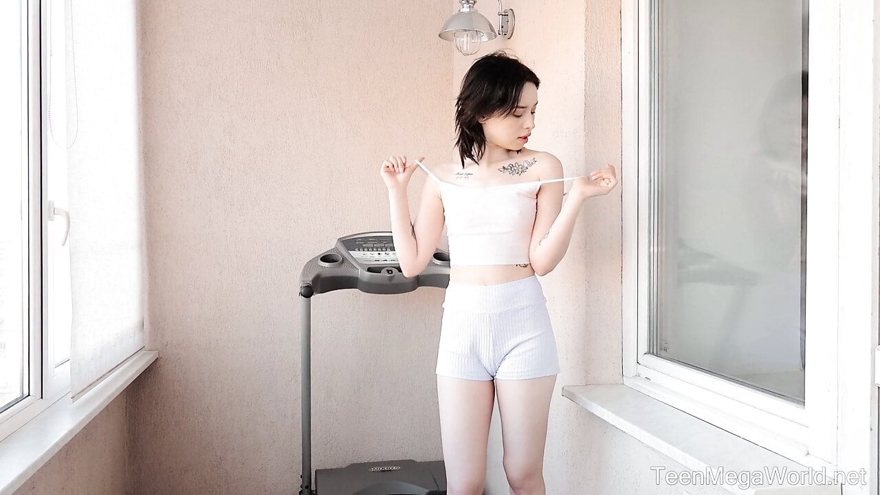 Teenmegaworld - güzellik melekleri - tatlım tek başına tatmin oluyor