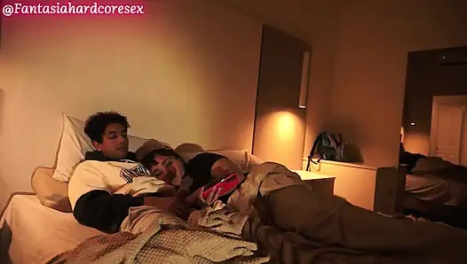 Üvey kız kardeşim onu acımasız bir şekilde emmem konusunda benimle hemfikir