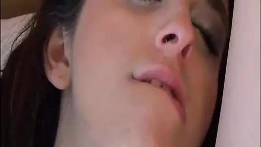 Saf esmer genç Michaela'nın özel videosu yayınlandı