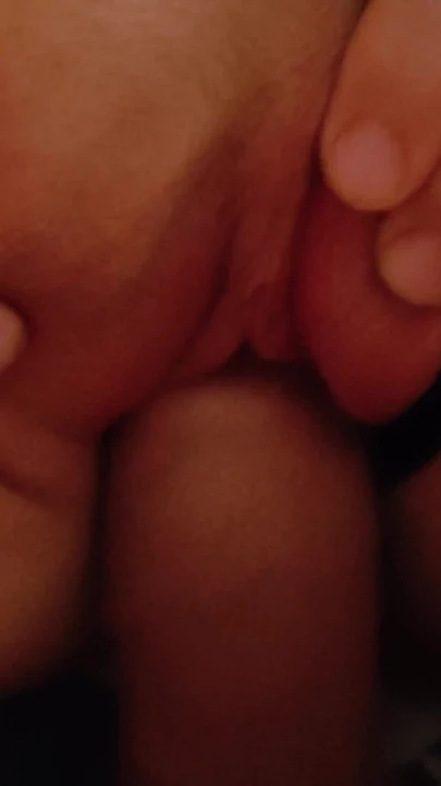 "Sevimli sikiş ve amcığıma dölle parmaklama - fragman" dan unutulmaz bir an