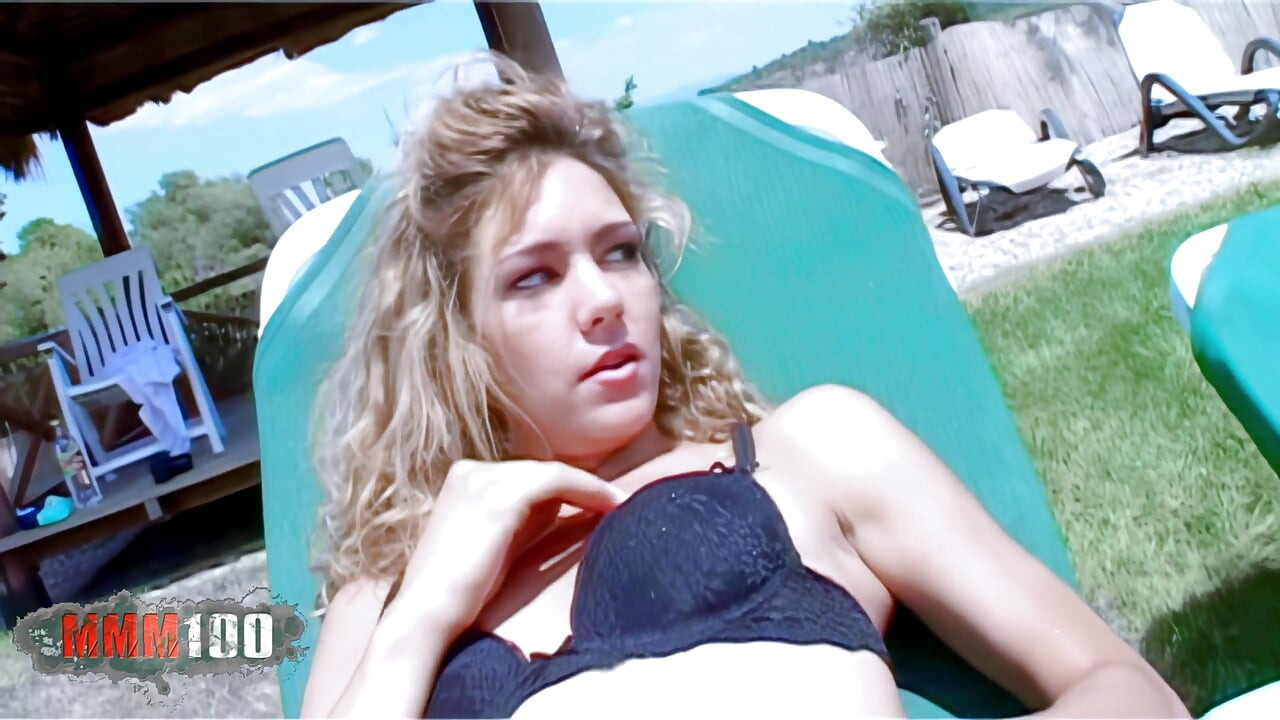 Avrupalı Porno Yıldızları Nikky Blond, Nina Roberts & Axelle Mugler Havuz Kenarı Üçlüsü