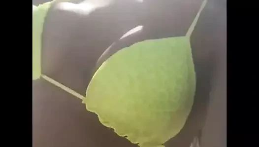 Sahilde selfie videosu