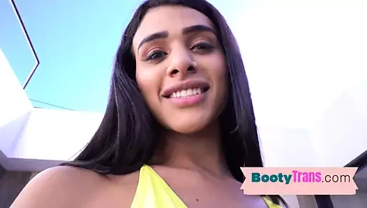 Büyük ganimet Latin tgirl yağlar göt ve barebacks