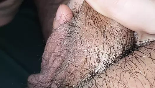 Üvey anne üvey oğlunun yarağını profesyonel bir fahişe gibi tutuyor