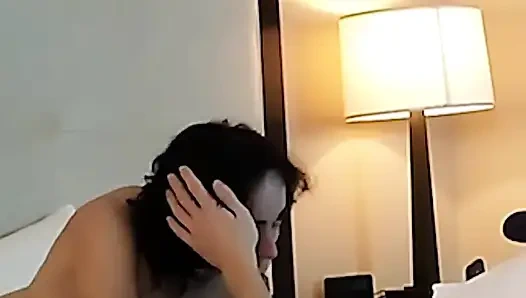 Süper seksi minyon dövmeli genç kız yarak emiyor - derleme 2