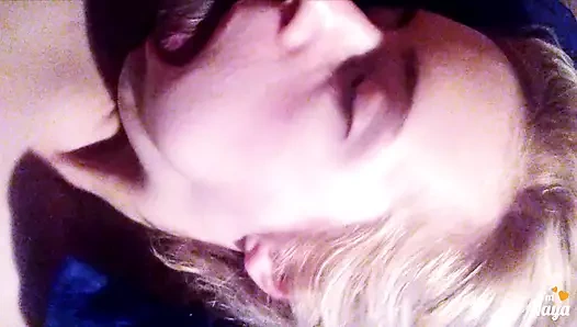 Üvey kızım beni ağzına boşaltıyor, sakso çekmeyi biliyor.