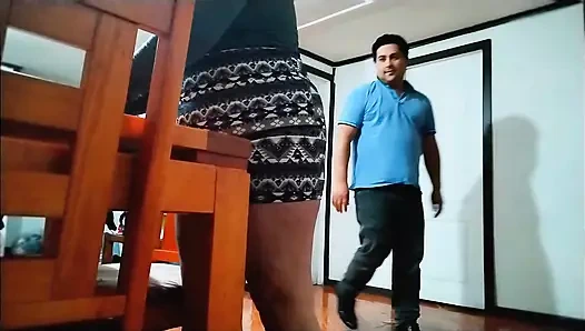 Büyük götlü iri güzel kadın yemek odası masasında sikiliyor