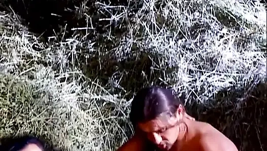 Sheila ve Vanda ateşli dört yollu çift yüze boşalma alıyor