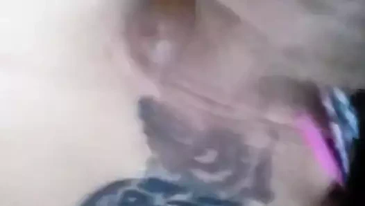 Dağınık marie bir handjob verir (tam video)