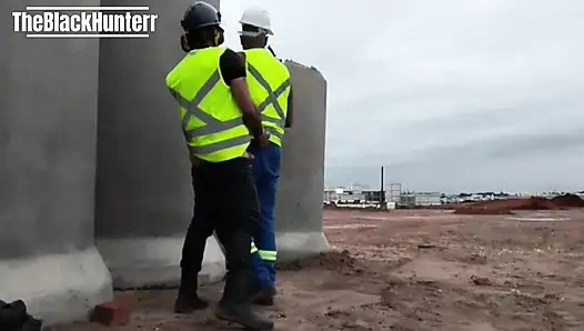 İş arkadaşım inşaat alanında bana oral seks yapmam için penisini teklif etti