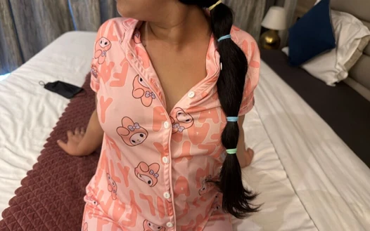Sikimi telefon yerine oynaması için oyuncu üvey kız kardeşime verdim