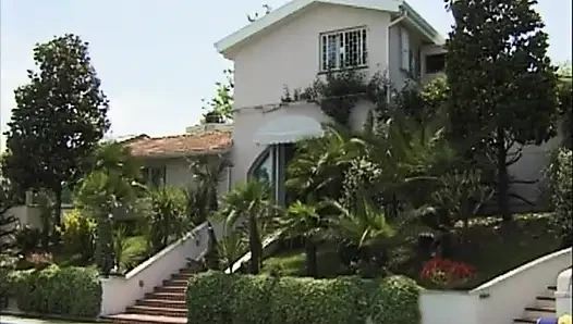Büyük memeli bebek götte yarağı seviyor