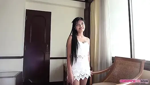 Poposu harikaydı! Çok seksi! Yarısı dışarıda, yarısı döllenmek için ateş ettim. İçine boşalmadan mutsuz görünüyordu