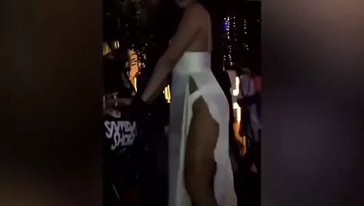 Hana Khalil... rebolando a bunda!