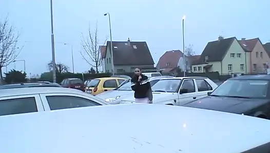 Çılgın bir sürtük üç büyük yarak alıyor