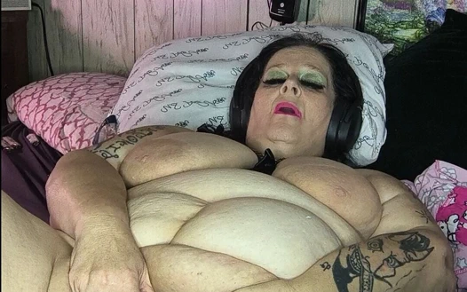 Bu tombul tıknaz fışkırtmak için 2 çift doz gerekiyor