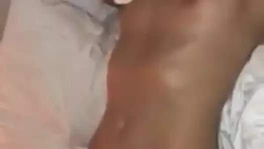 aynı beyaz karısı alay ediliyor