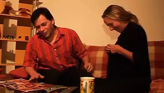 Kırmızı iç çamaşırı baştan çıkarmak için en iyisidir