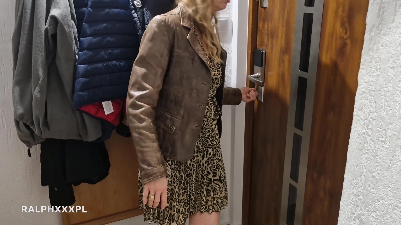 Cuckold Creampie Cleanup After Wife Comes Home After Gangbang
