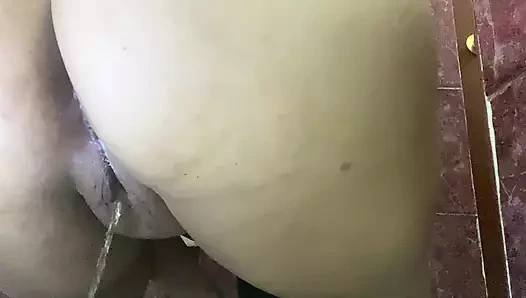 Amcık açık işiyor