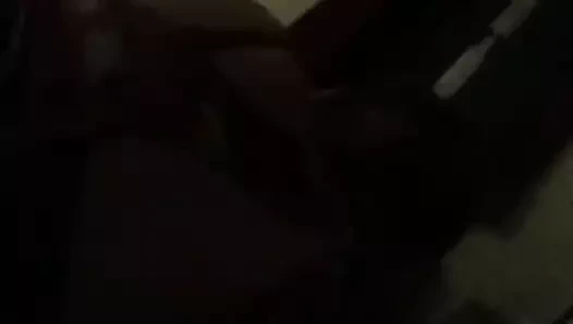 Sneaky oral seks ile beyaz milf