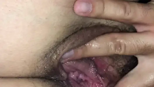 KıLLı ÇALı YALıYOR. Evli kadının kıllı amcığının tadı cennet gibi