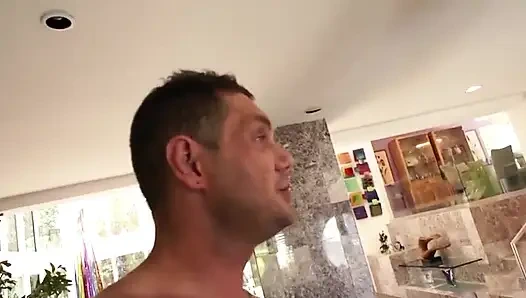 Adam ve kız sırayla götünü sikiyor