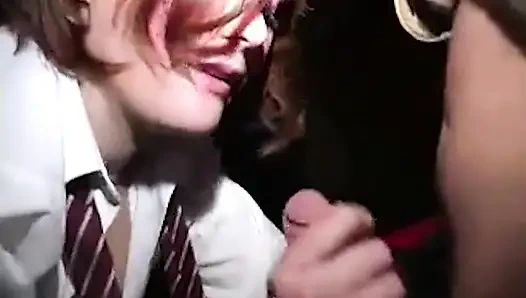 Küçük Liseli Kız Domalıyor